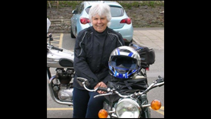 Reviewing Biker Babe Linda Loves A Norton!